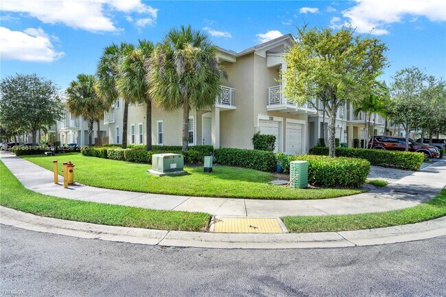 Building Photo - 4 br, 3.5 bath Townhome - 7500 NW 107th Pl