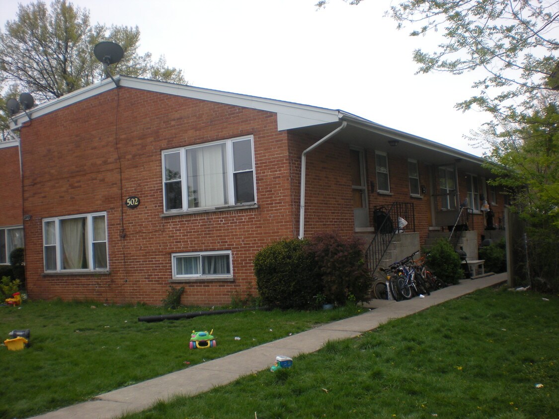 Primary Photo - 502 E Pine Ave