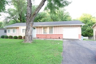 Building Photo - 1515 N 75 Dr