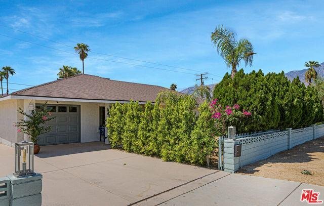 Foto principal - 3967 East Sunny Dunes Road, Palm Springs, ...