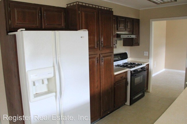 Building Photo - 3 br, 2 bath House - 3900 Lime St.