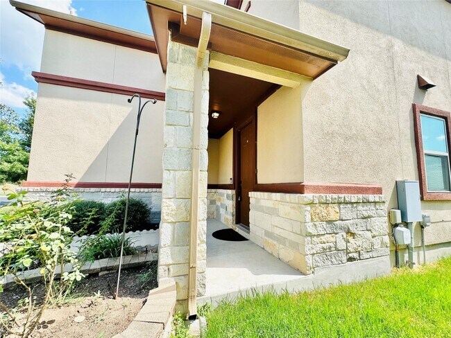 Foto del edificio - 7317 Highland Bluff Cove