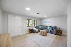 Foto del edificio - 1073 Kenwood Dr