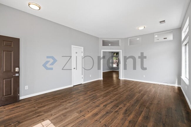 Building Photo - Unit