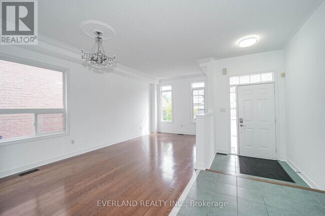 Building Photo - 187 Silver Linden Dr