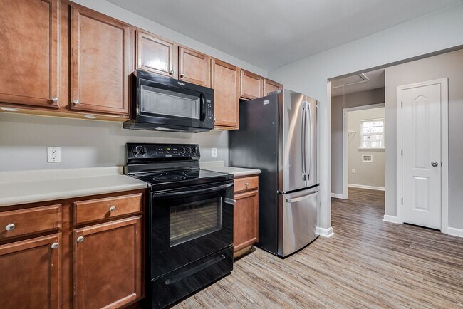 Foto del edificio - Charming 3BR Home/ Fenced Yard Convenient & Comfortable Living