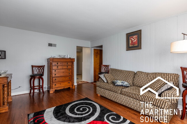 Building Photo - 9056 Lamon Ave