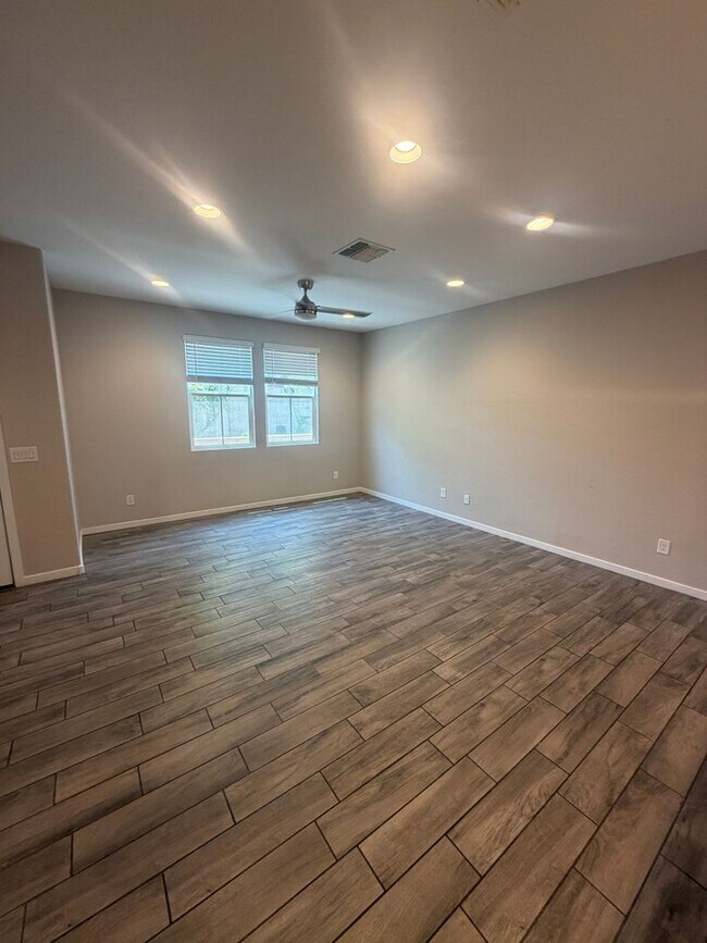 Foto del edificio - 6114 S Roosevelt St