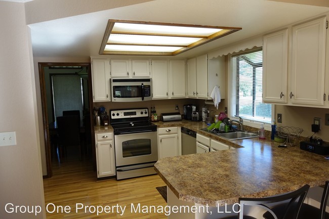 Building Photo - 3 br, 2 bath House - 2228 S. White Pine Place