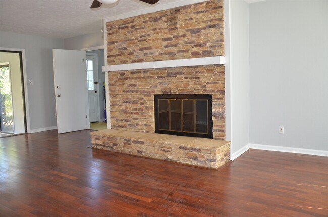 Building Photo - 4009 Delvin Dr