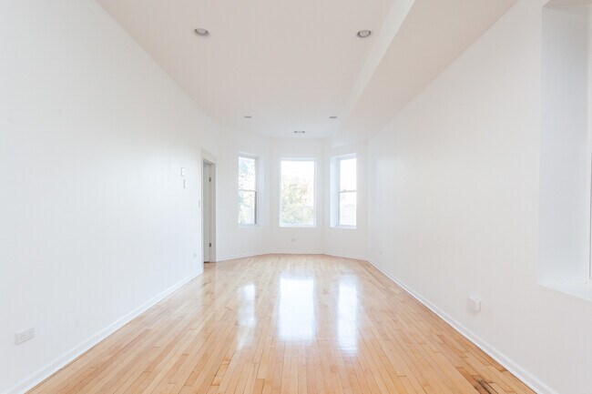Foto del edificio - 944 N California Ave