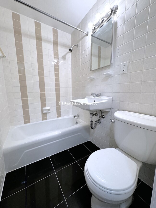 Building Photo - 164 N Beacon St