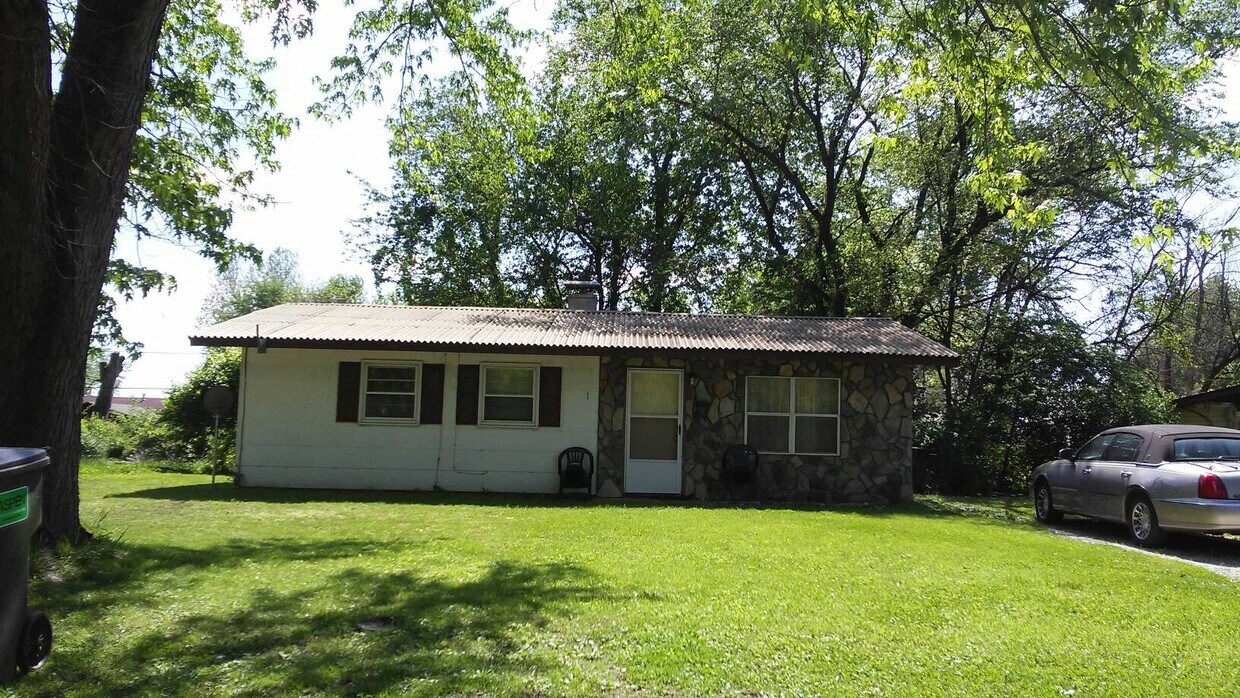 Primary Photo - 1 Westwood Dr