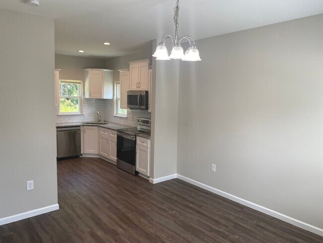 Foto del edificio - Beautiful 3 bedroom 2.5 bathroom home in C...