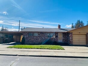 Building Photo - 606 E 35th Ave