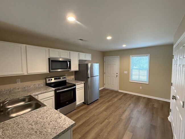 Foto del edificio - Nice 2 Bedroom, 2 bath duplex