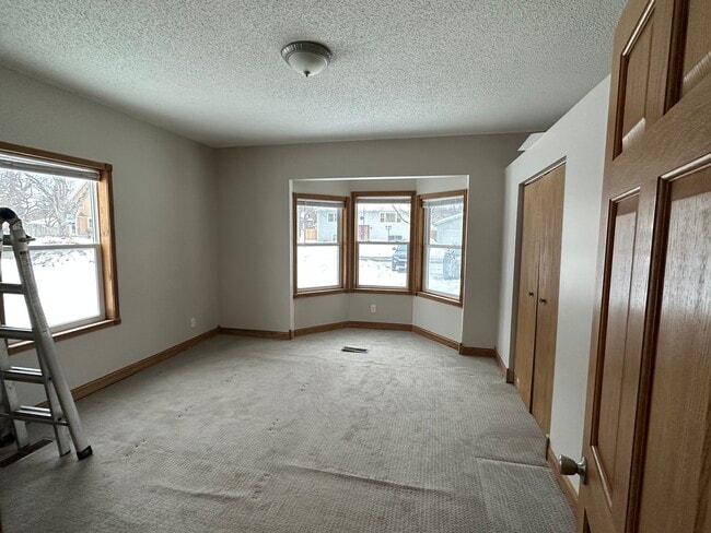 Building Photo - 465 3rd Ave