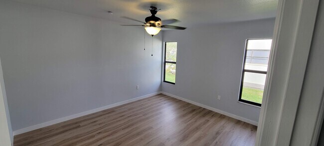 Foto del edificio - 943 Andrews Ave NW