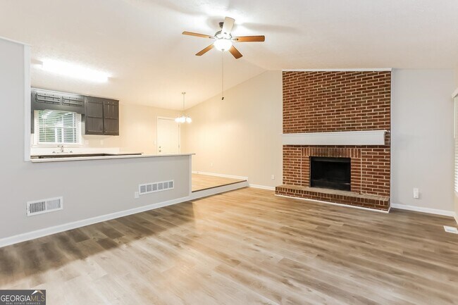 Foto del edificio - 4669 Ridge Dr