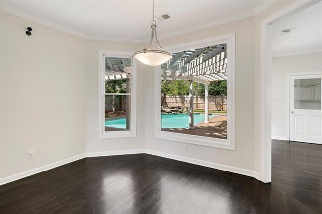 Foto del edificio - Stunning house in East Memphis.  Pool main...