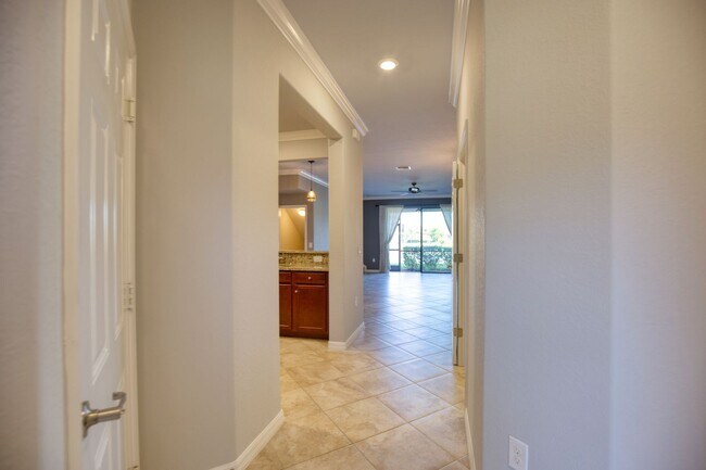 Foto del edificio - Annual Unfurnished Townhome located in Gra...