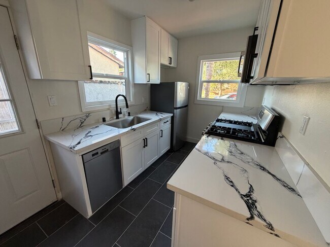 Foto del edificio - 2922 Glenhurst Ave