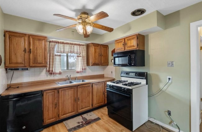Building Photo - 532 Topaz Ave