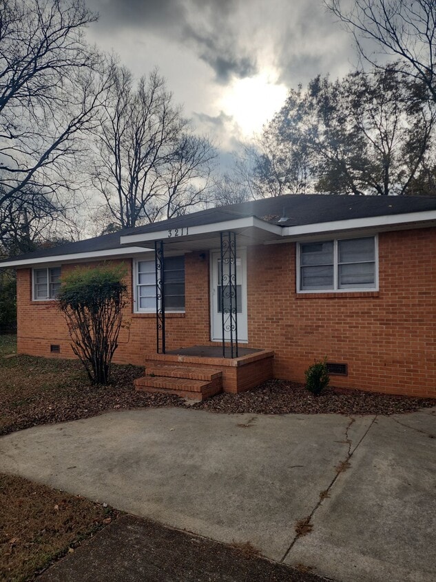 Foto principal - 3211 Meridian St N