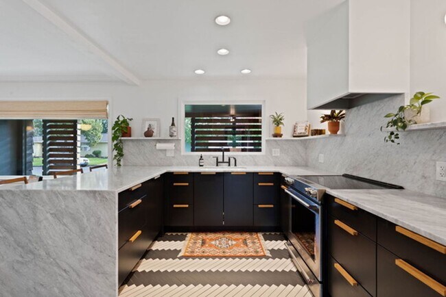 Foto del edificio - Beautiful Single Family Home!