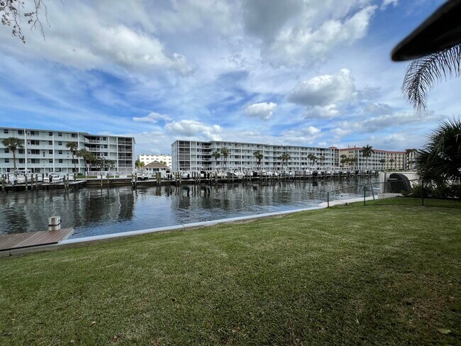 Foto del edificio - 131 Shore Ct