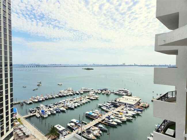 Foto del edificio - 555 NE 15th St