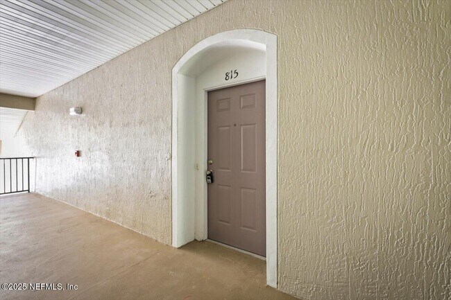 Building Photo - 10550 Baymeadows Rd