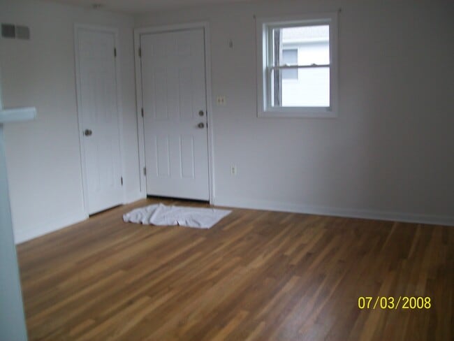 Building Photo - 6 Geissler Dr