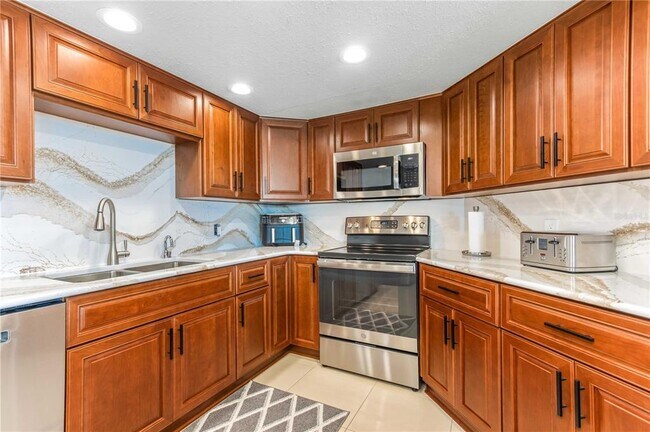 Building Photo - 736 Island Way