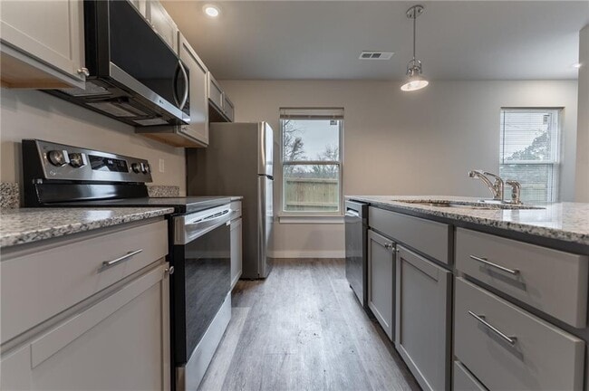 Foto del edificio - 1370 N Porter Rd