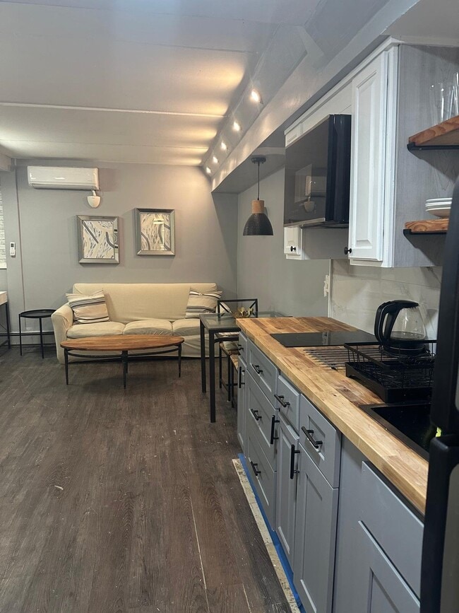 315 E Mt Eden Ave