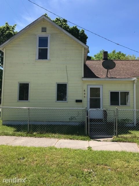 Foto principal - 3 br, 1 bath House - 655 E Isabella Ave