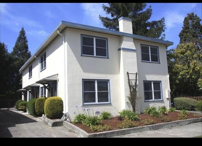 Building Photo - 2326 Browning St