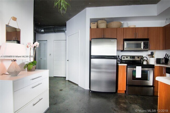 Foto del edificio - 455 NE 25th St