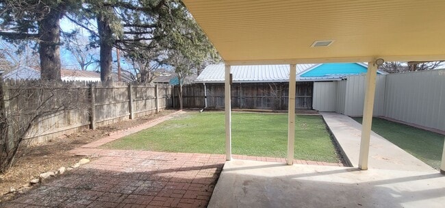 Building Photo - 2709 S Van Buren Gorgeous Hidden Gem Right...