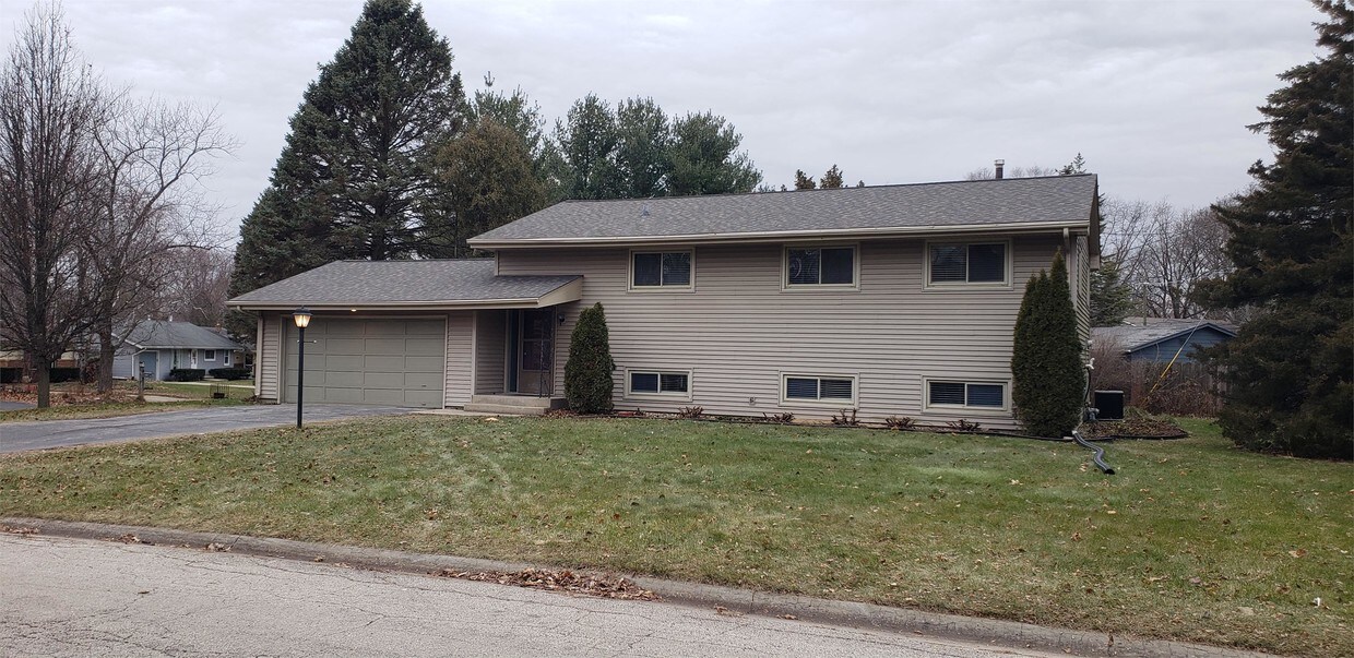 Foto principal - 1931 Hollyhock Dr