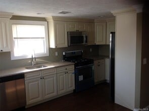 Building Photo - 27 Southridge Dr
