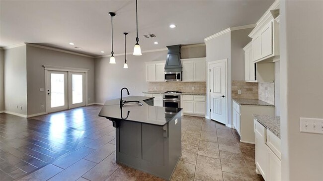 Building Photo - 5720 St James Pl