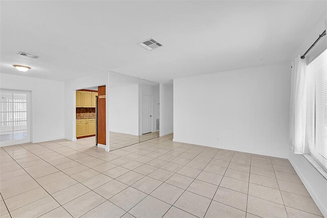 Building Photo - 6421 SW 16th St