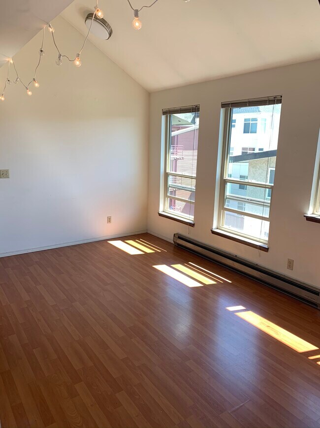 Foto del edificio - 4230 NE 8th Ave