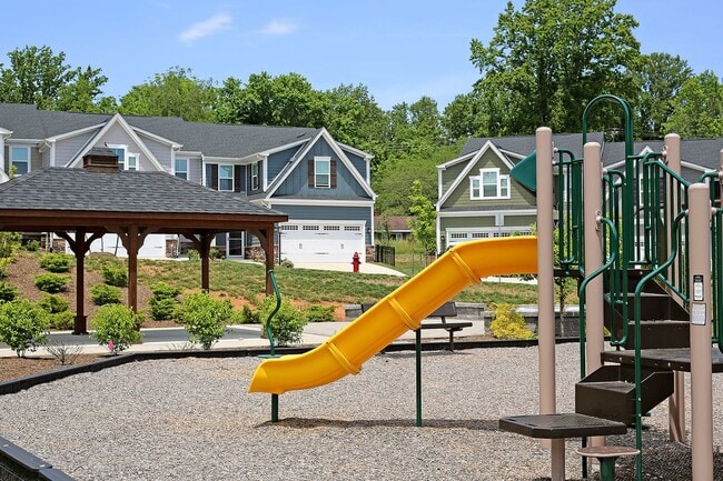 Building Photo - Berkmar Overlook Townhome With First Floor...