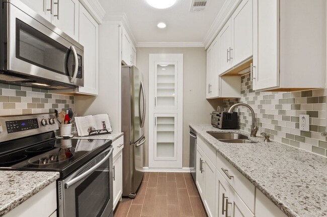 Building Photo - 4216 Pine Heights Dr NE