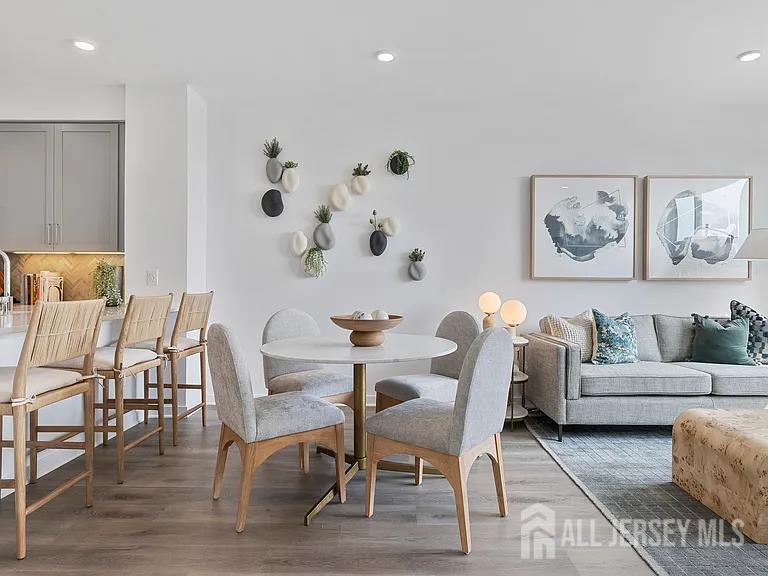 Primary Photo - 2000 Schindler Dr