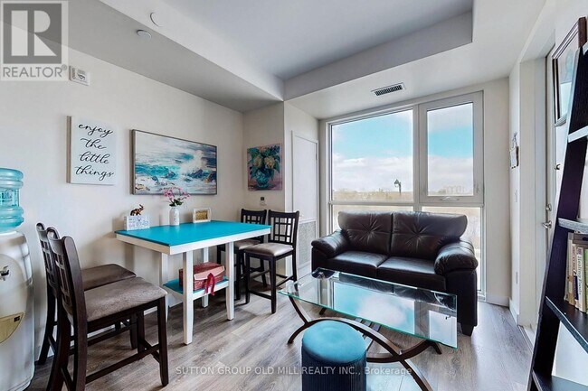 Photo du bâtiment - 210 Sabina Dr