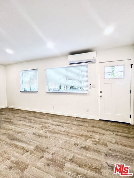 Foto del edificio - 421 E Chevy Chase Dr